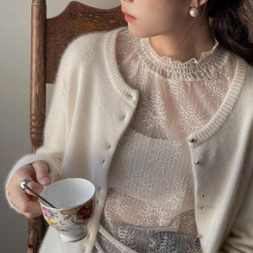 Floral Lace Half-neck Blouse